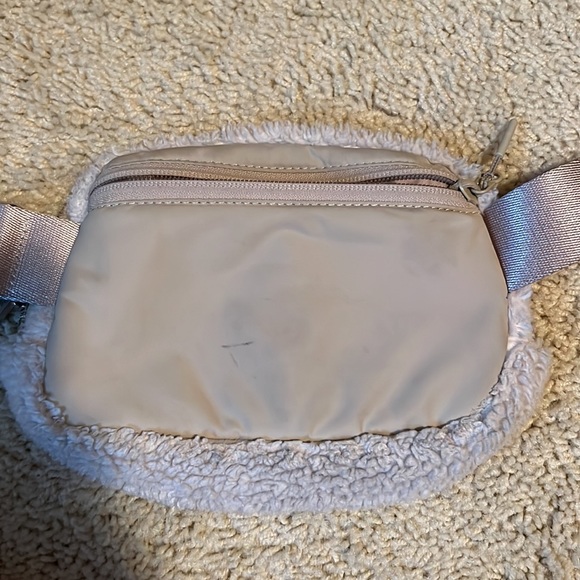 Everywhere Belt Bag 1L Fleece - Picture 5 of 6